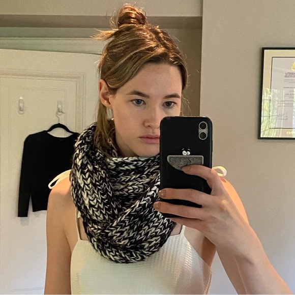 Black & White Woven Circular Scarf - Picture 2 of 3